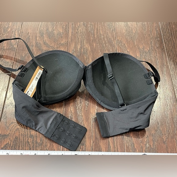 SKIMS Ultimate Push-Up Underwired Strapless 00000000000 - Picture 3 of 4